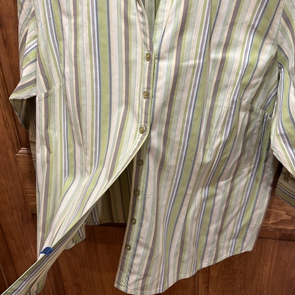 Button down shirt- like new - Picture 6 of 10